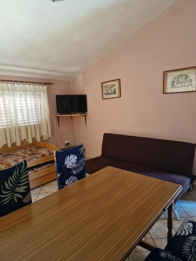 Vesna Apartment Vir